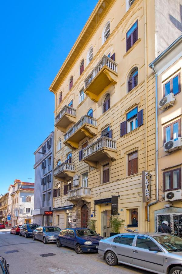 Delta Rooms Rijeka Bagian luar foto